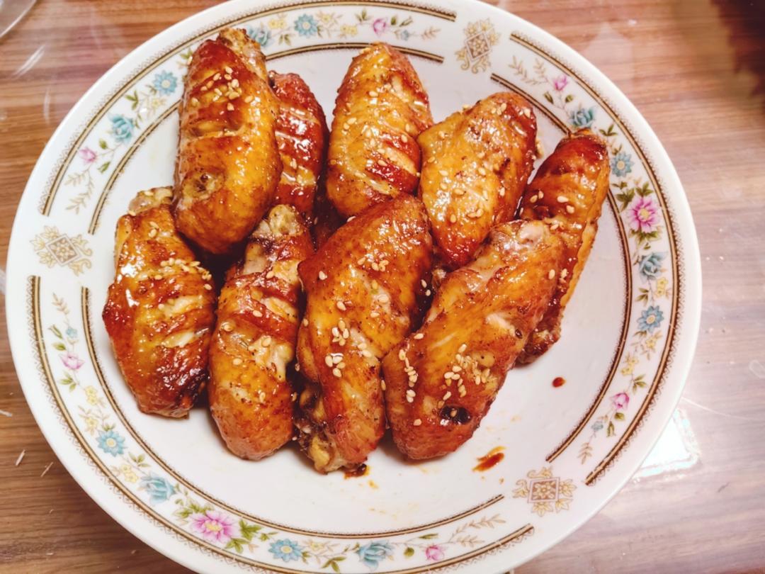 外香里嫩一口爆汁蒜蓉蜜汁烤鸡翅