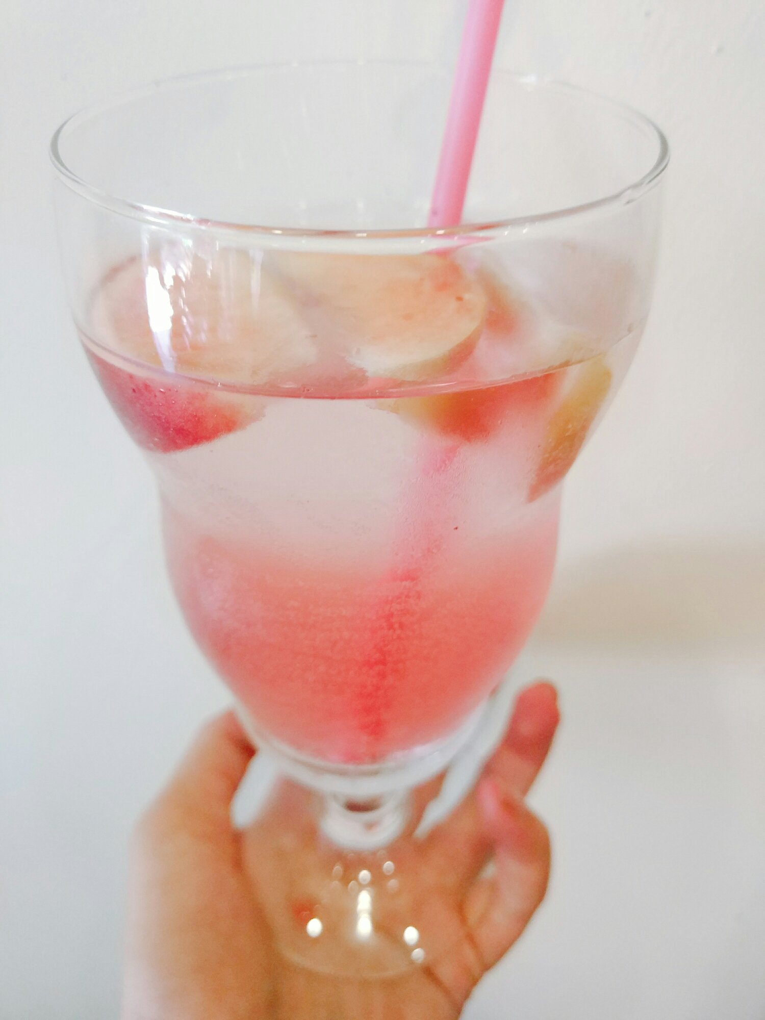 如何get一杯少女心满满的粉红色夏日特饮----蜜桃气泡水