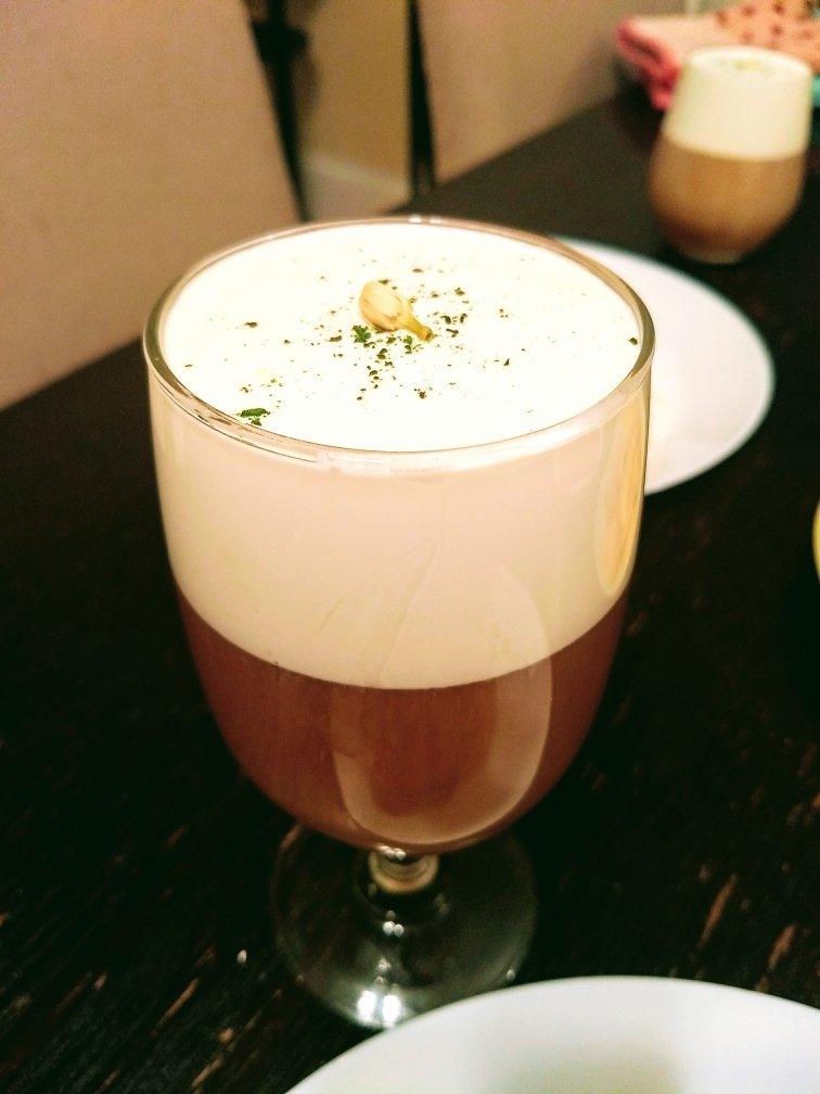 芝士奶盖茉莉花茶饮