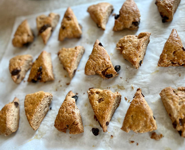 黄糖肉桂葡萄干奶油奶酪司康的做法