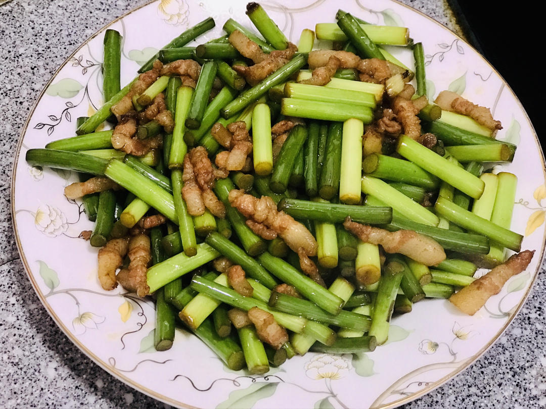 快手家常菜 蒜苔（蒜苗）炒肉