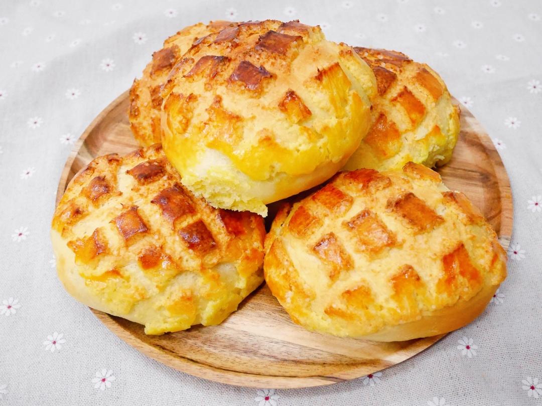 小希殿下做的好吃到炸裂的港式菠萝包(附带制作酥皮的小视频)