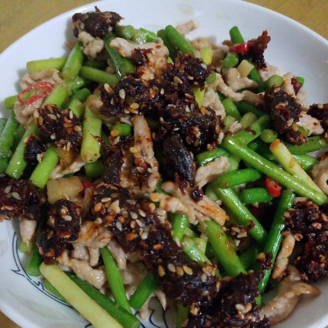 妈妈牌蒜薹炒肉