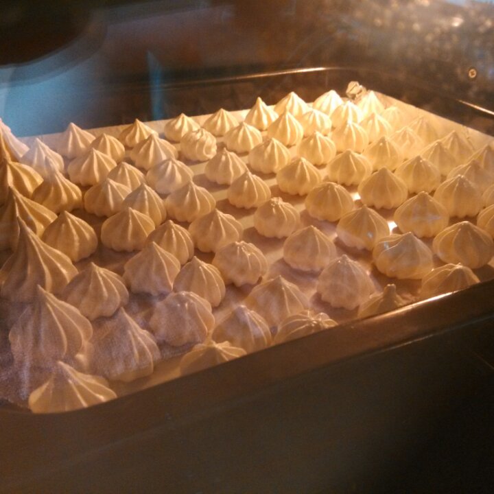 蛋白糖（烤箱做蛋白糖）