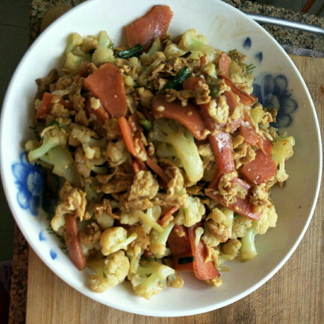 花菜火腿肠炒鸡蛋