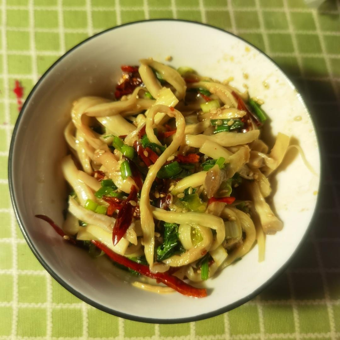 比肉还好吃的【手撕凉拌杏鲍菇】，上桌扫光光