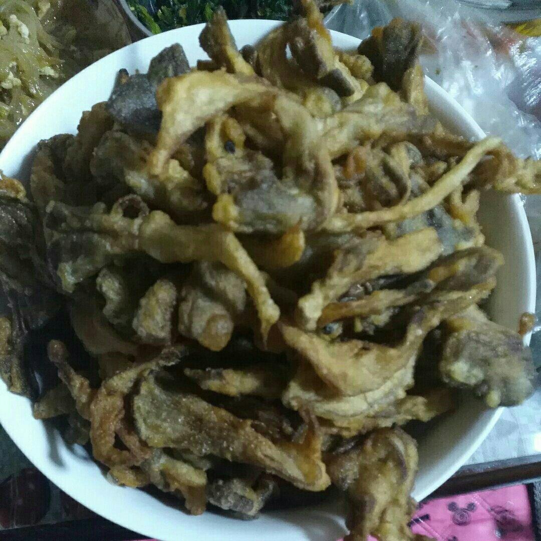 干炸蘑菇最家常做法 外酥里嫩鲜香可口 撒上椒盐竟然能吃出肉味