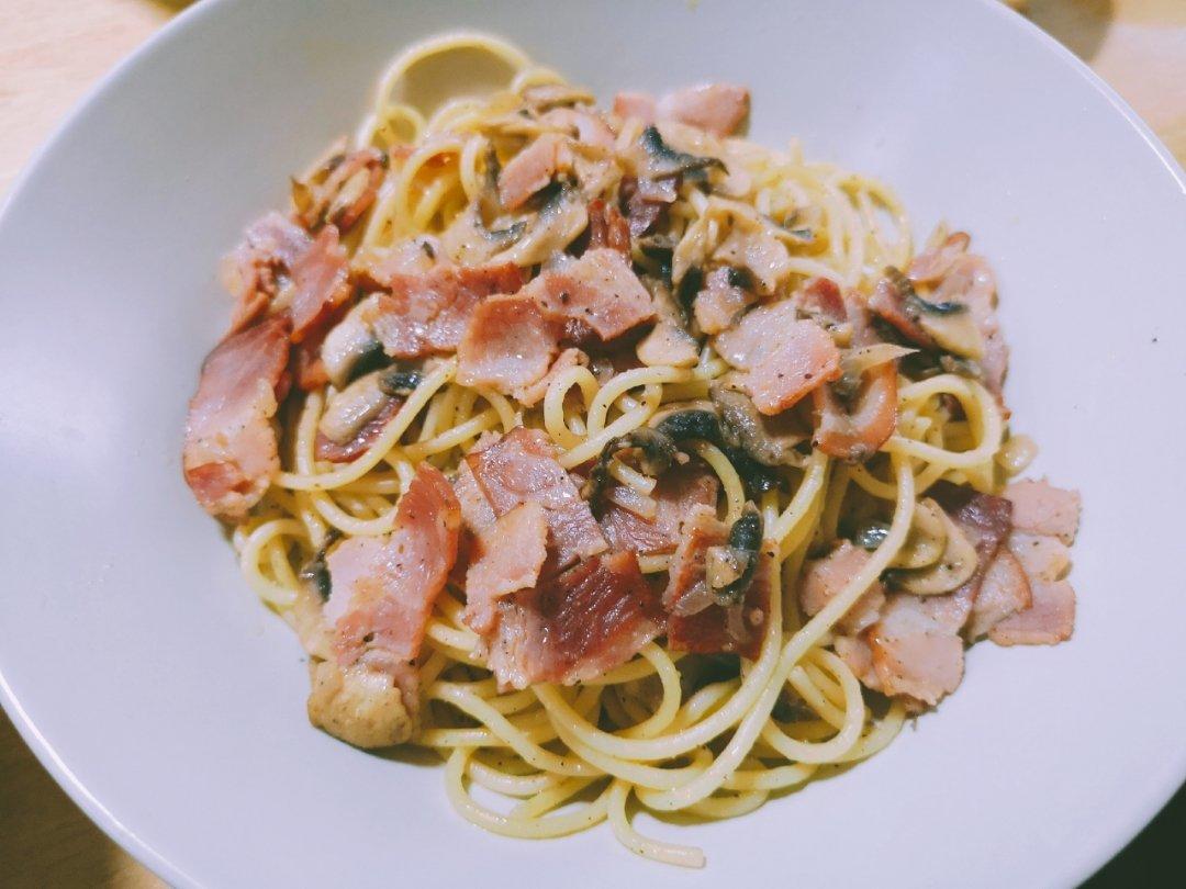 培根蘑菇意大利面