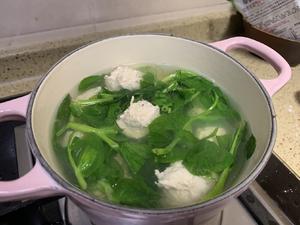 豌豆尖丸子汤的做法 步骤1