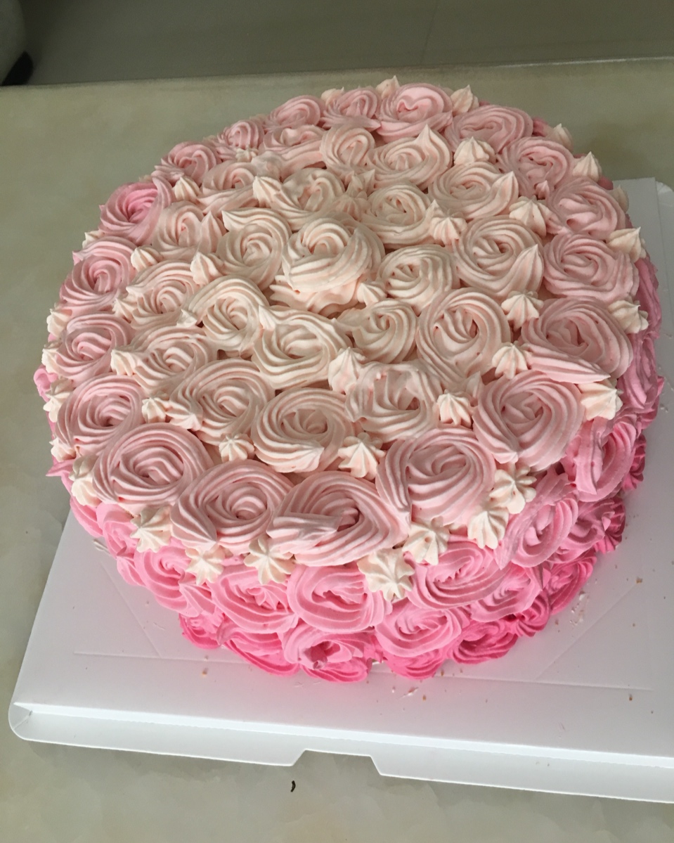 玫瑰渐变生日蛋糕