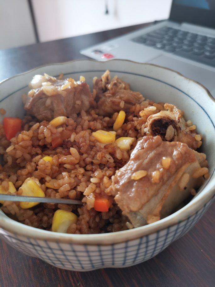 【排骨焖饭】