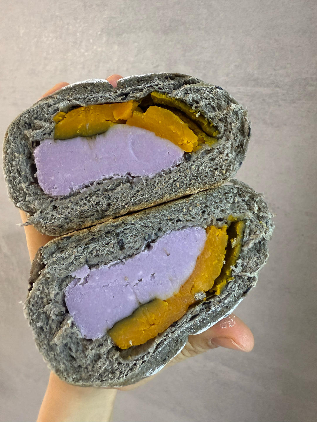 黑芝麻红豆肉松软欧