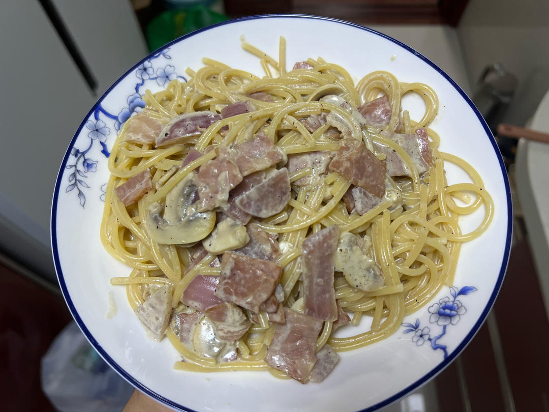 奶油蘑菇培根意面