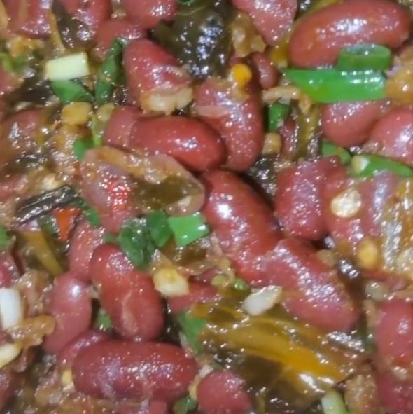 红豆炒腌菜的做法