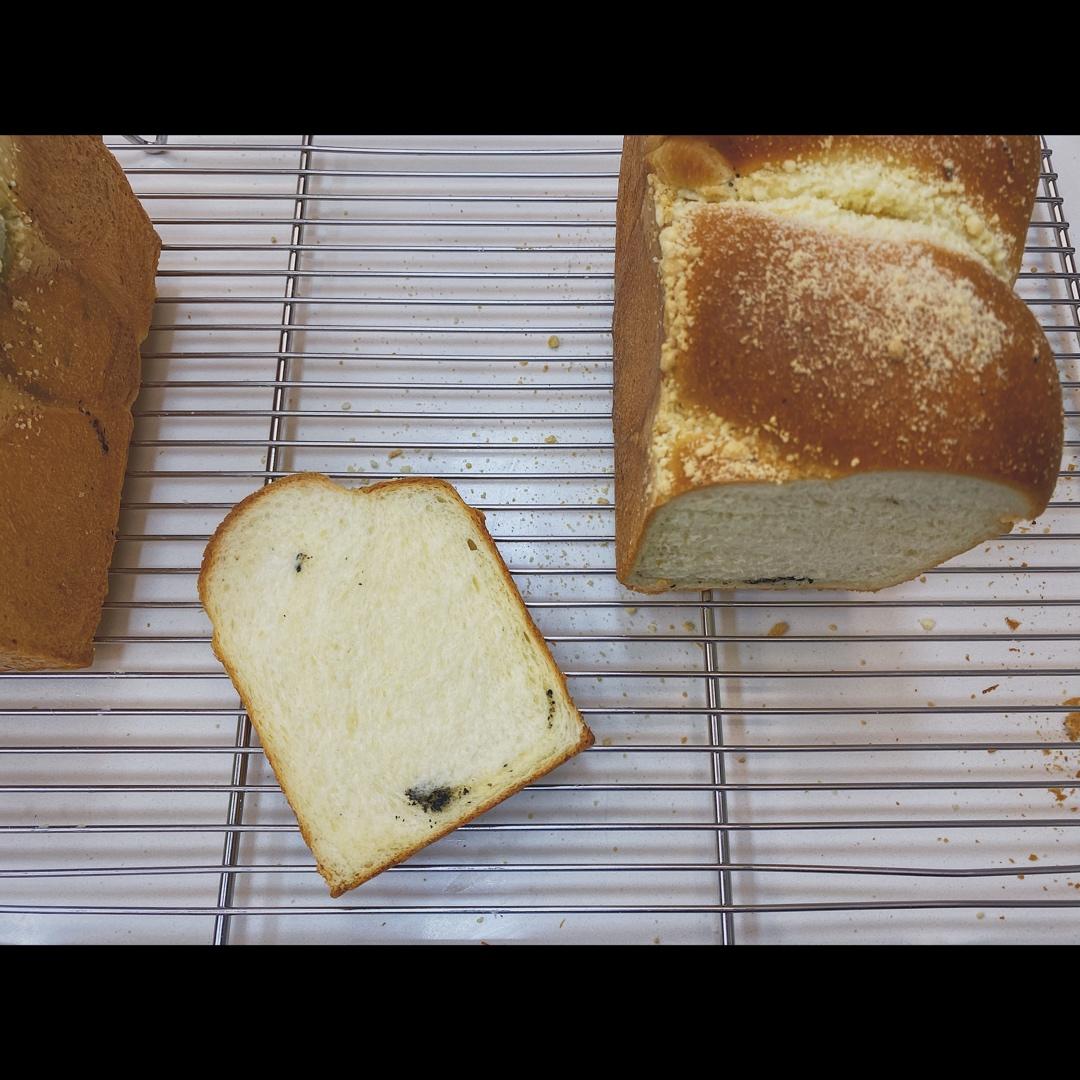 黑芝麻奶酥吐司【一次发酵】