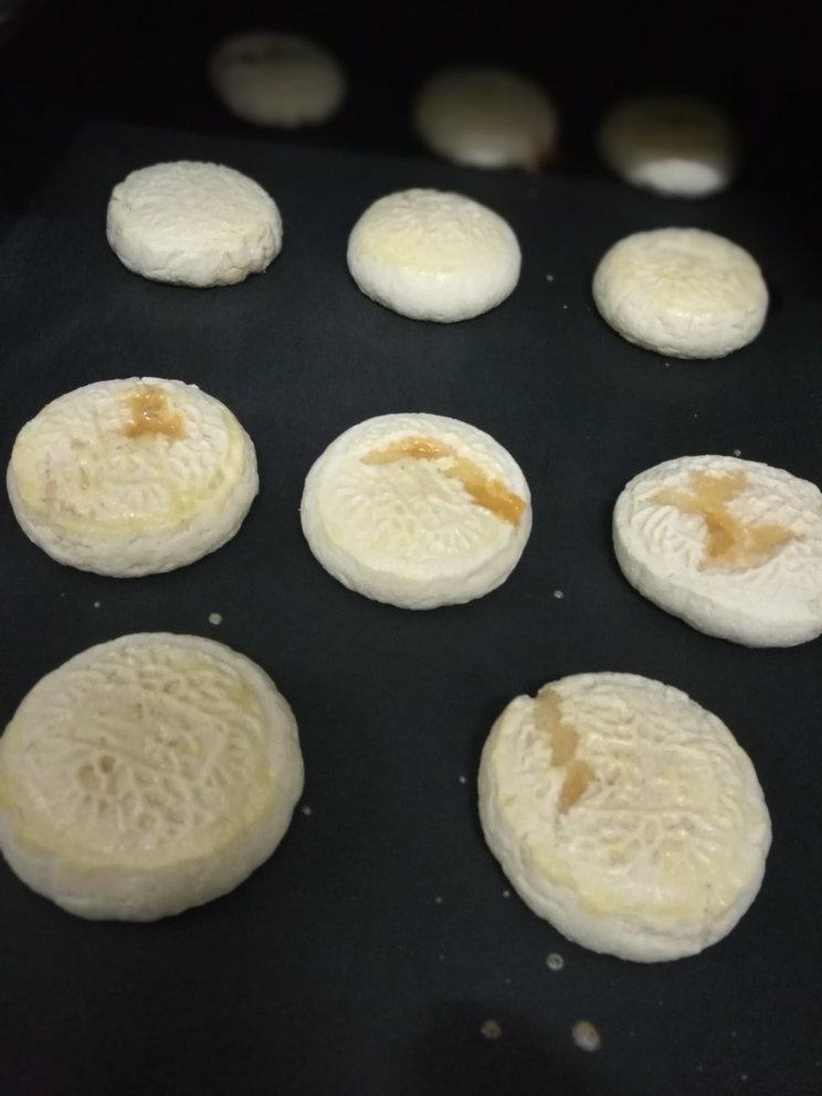 超详细图解版--流心奶黄月饼