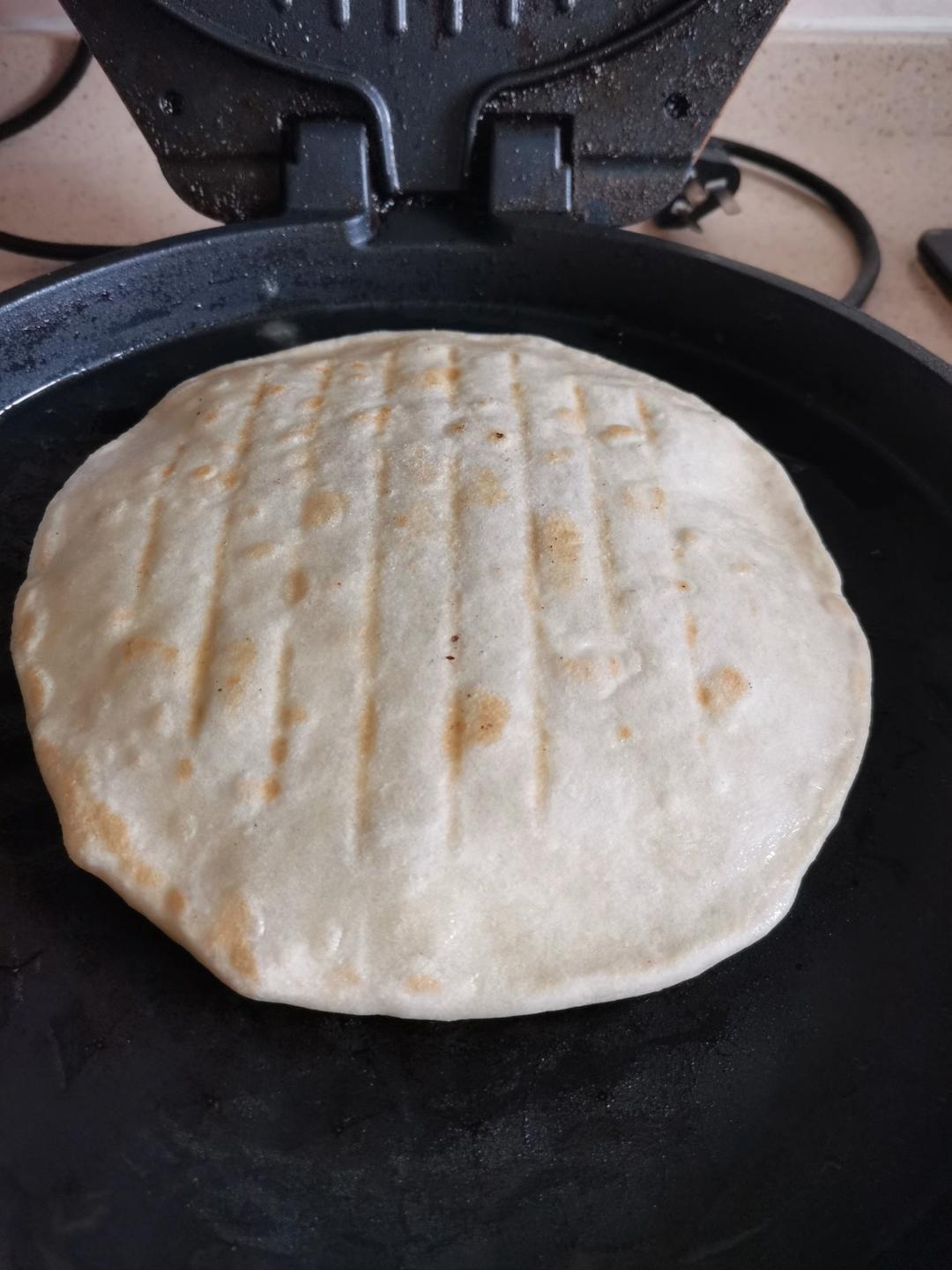 张张都鼓大泡的鸡蛋灌饼这样做不鼓大泡都难