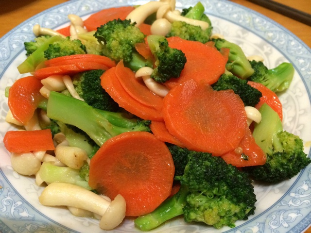 素炒蘑菇西兰花红萝卜