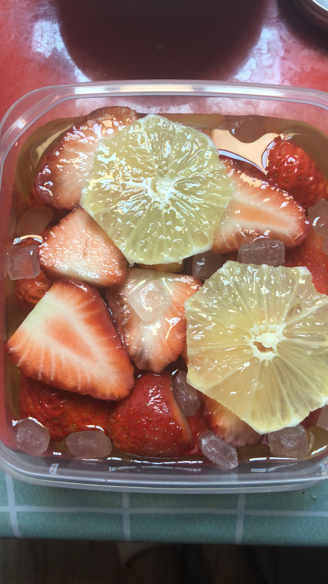 草莓🍓甜酒（柠檬威士忌）的做法