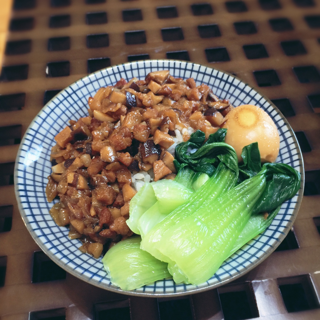 洋葱酥卤肉饭