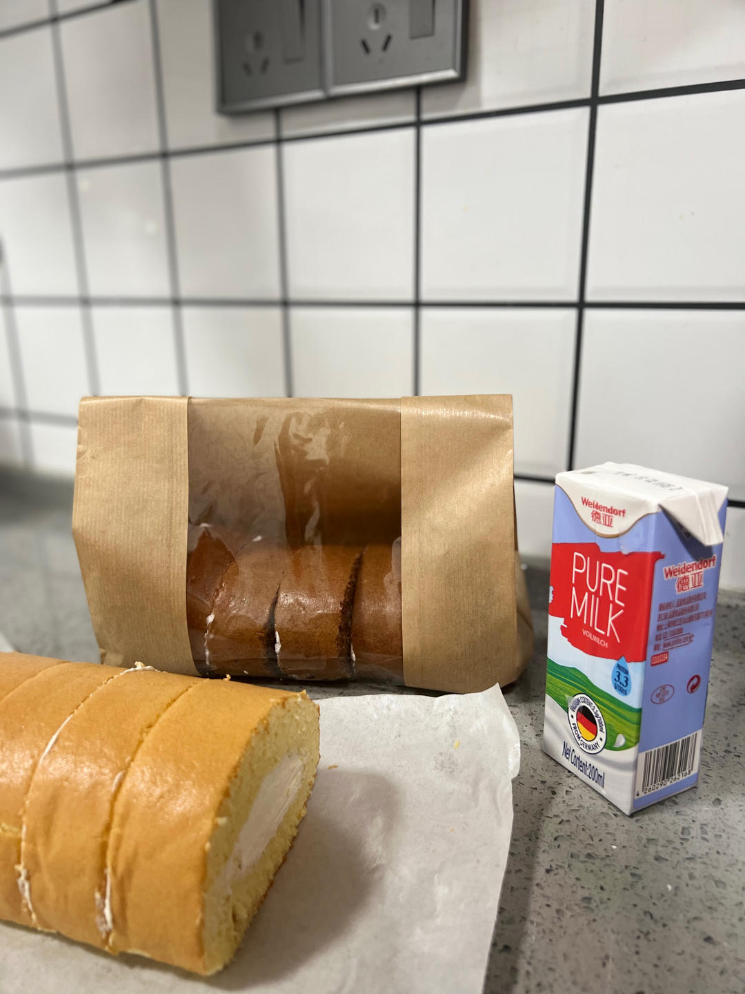 蛋糕卷这样做‼️不掉皮不开裂（小视频食谱）