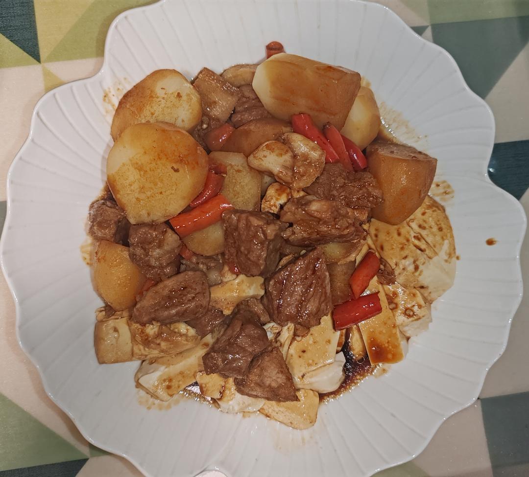 懒人电饭煲版--土豆红烧肉