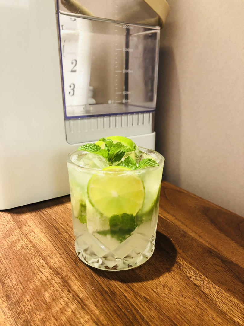 四月的小花做的简易版青柠莫吉托微醺的感觉过个轻松的周末吧