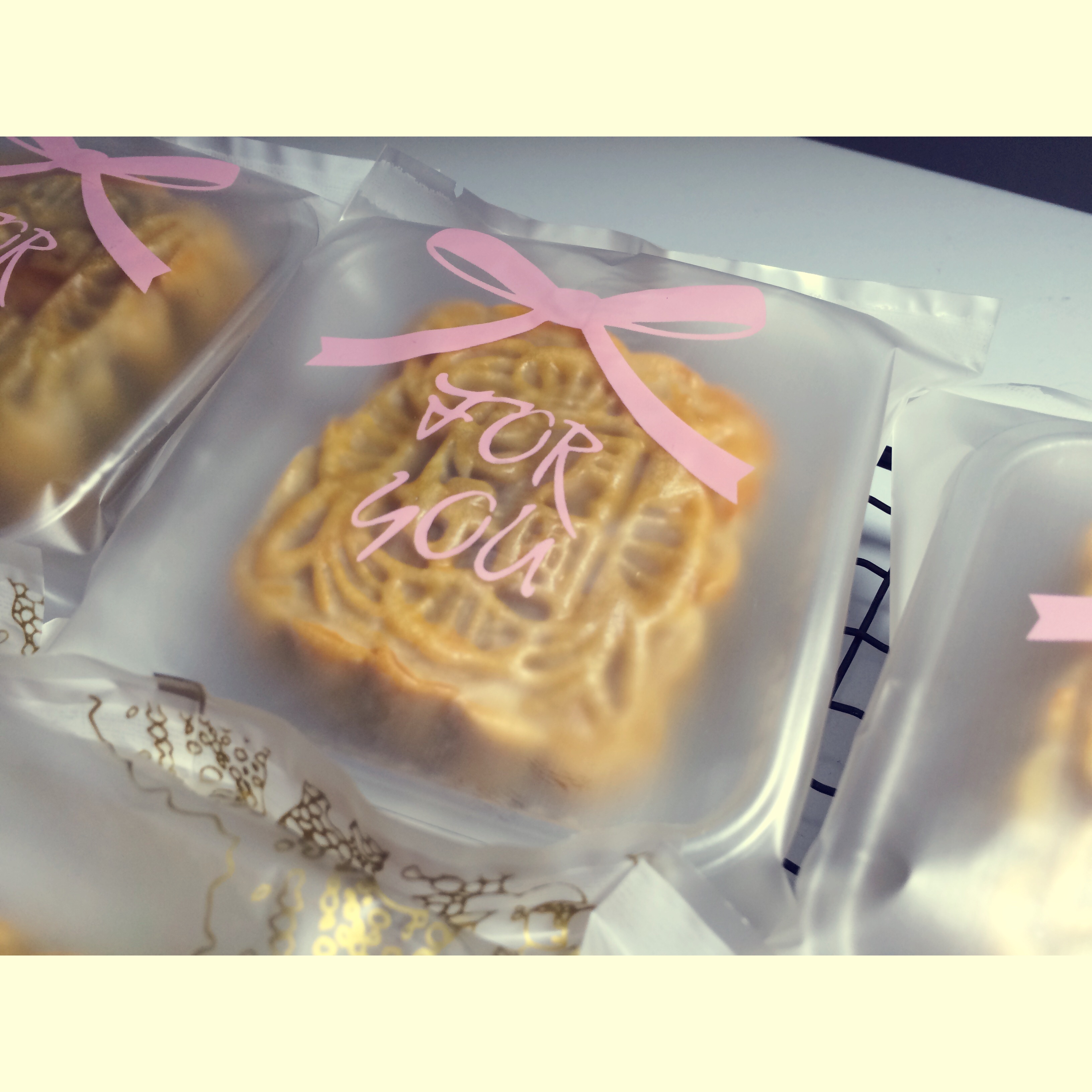 广式蛋黄莲蓉月饼