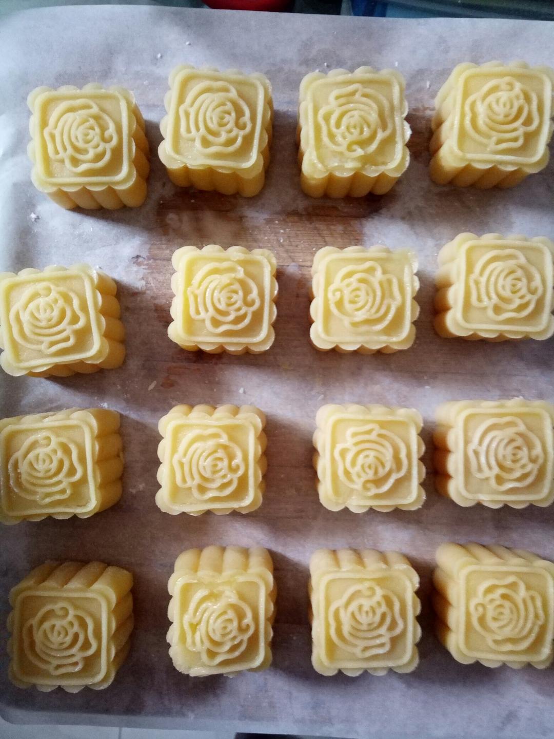 广式月饼—蛋黄莲蓉月饼