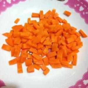 玉米胡萝卜核桃丁的做法 步骤3