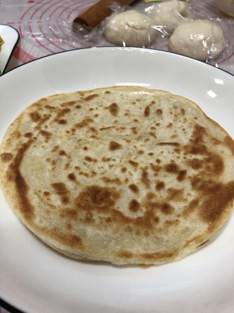 烙饼不硬的小窍门 掌握了你也能看出柔软多层凉了不硬的小油饼