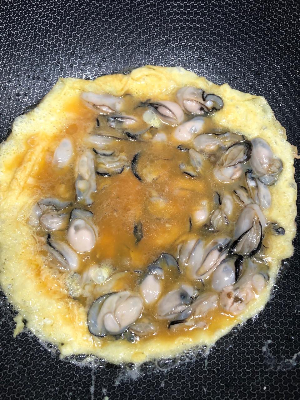 香喷喷的生蚝煎蛋04的做法