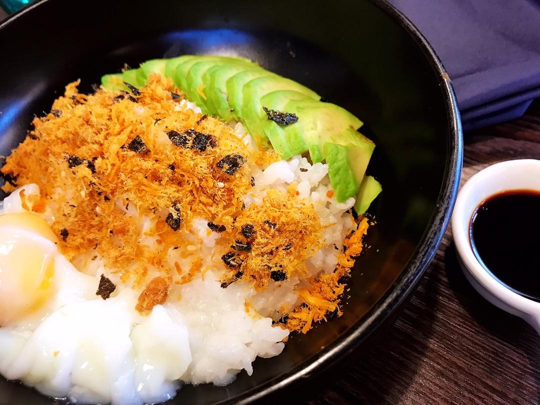 yaoyy做的牛油果海苔肉松拌饭