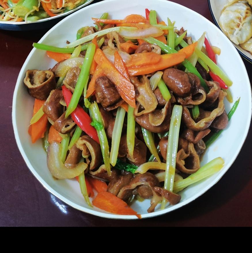 爆炒肥肠