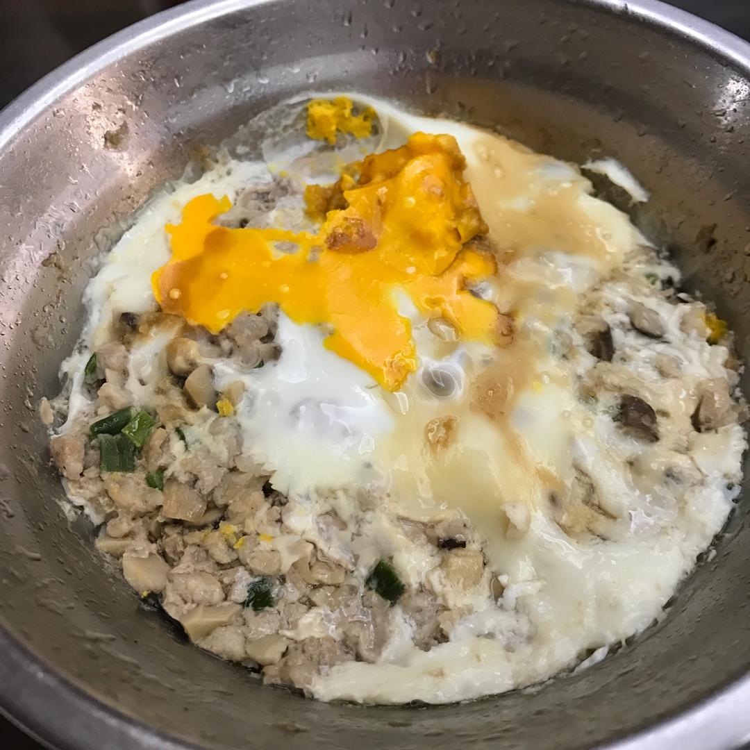 窝蛋香菇蒸肉饼
