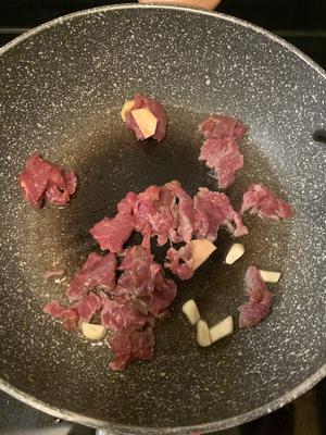 豆豉凉瓜炒牛肉的做法 步骤5