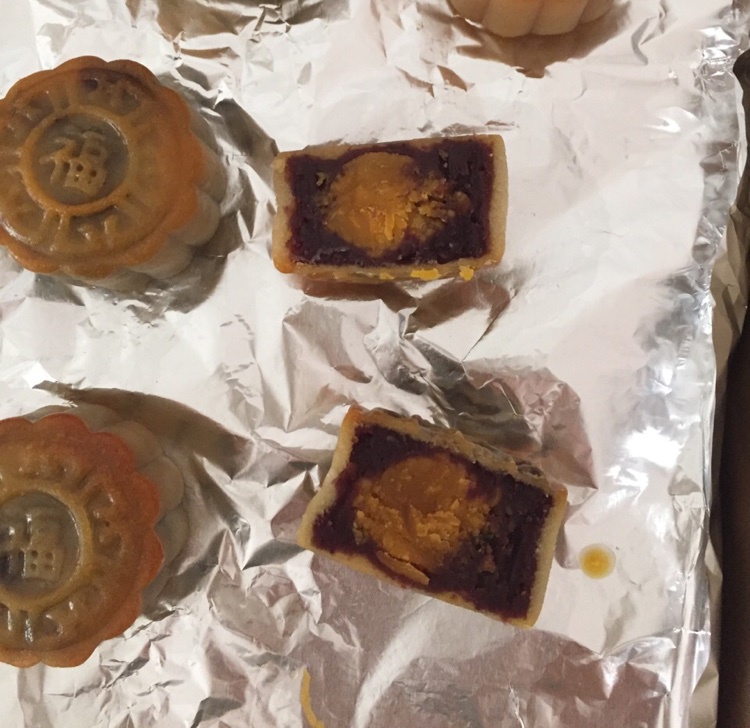 广式月饼——蛋黄莲蓉月饼