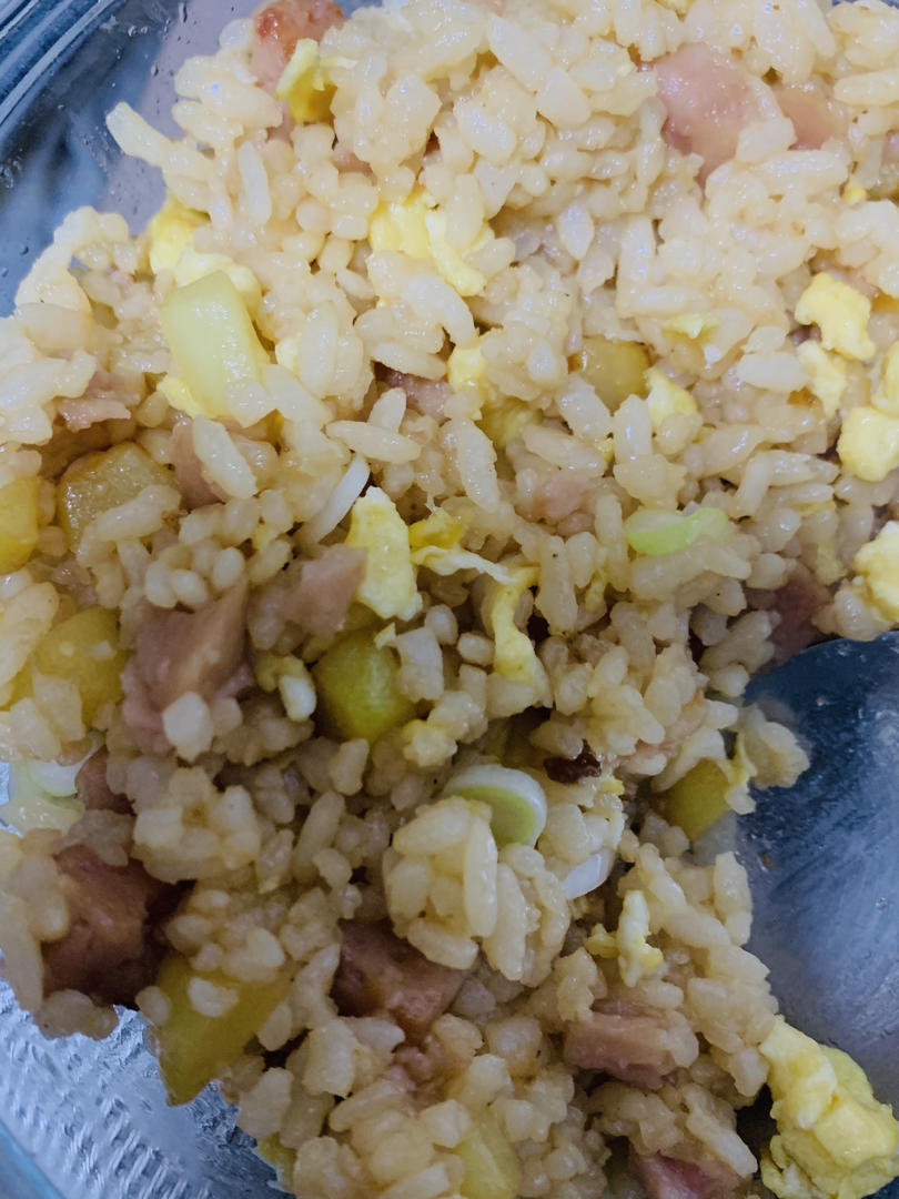 土豆的万能吃法😋土豆午餐肉炒饭～～