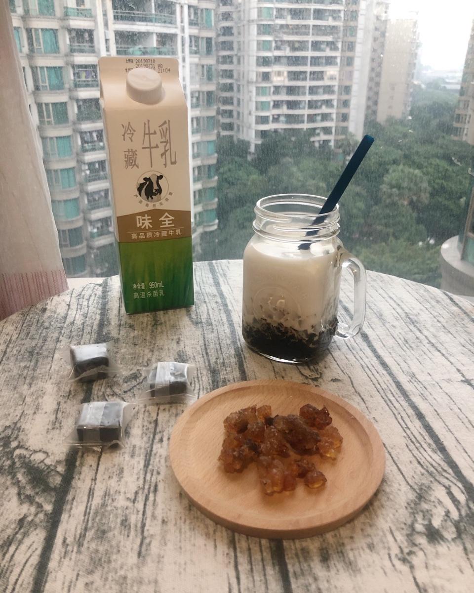 牛奶炖桃胶