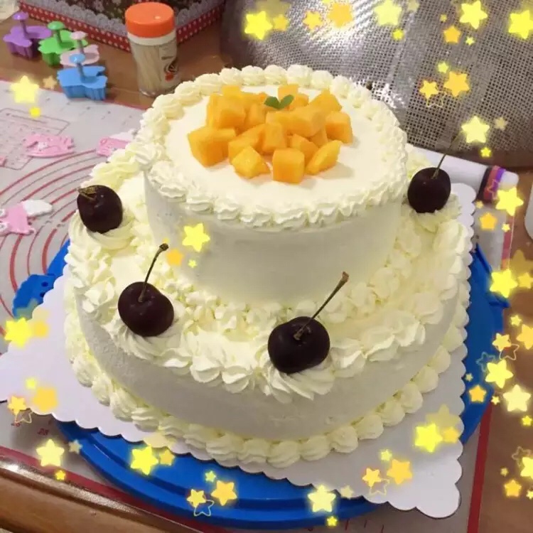 吃鱼的薇薇做的双层水果奶油蛋糕