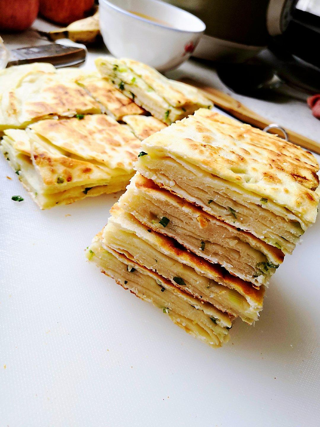 小成宝妈妈做的家常葱花饼