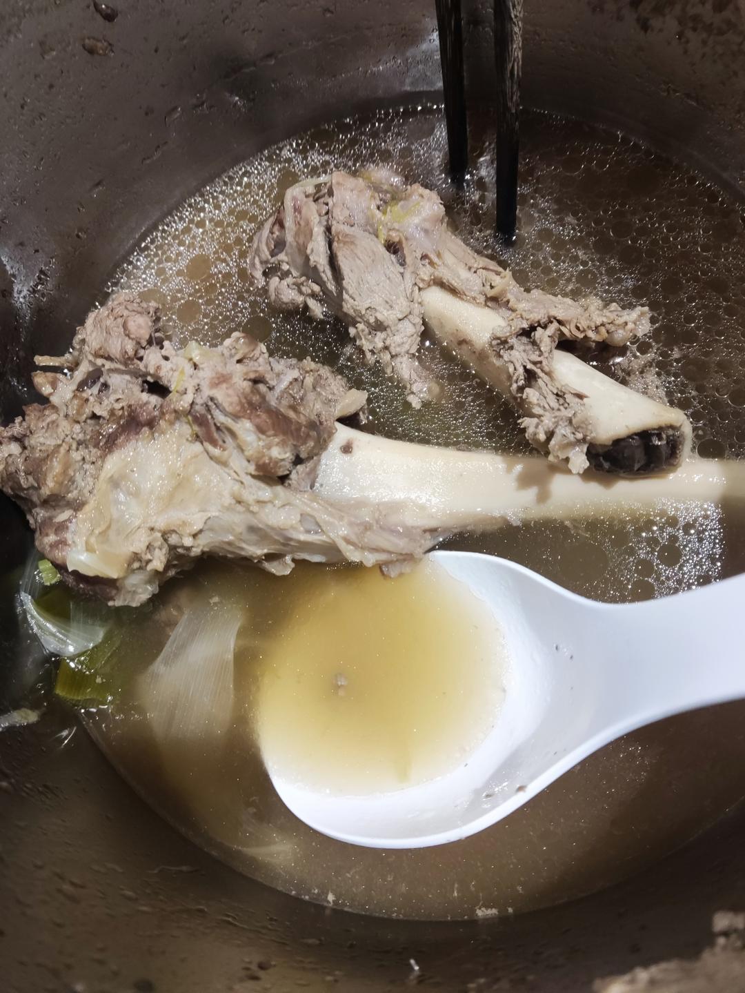 清炖羊肉汤