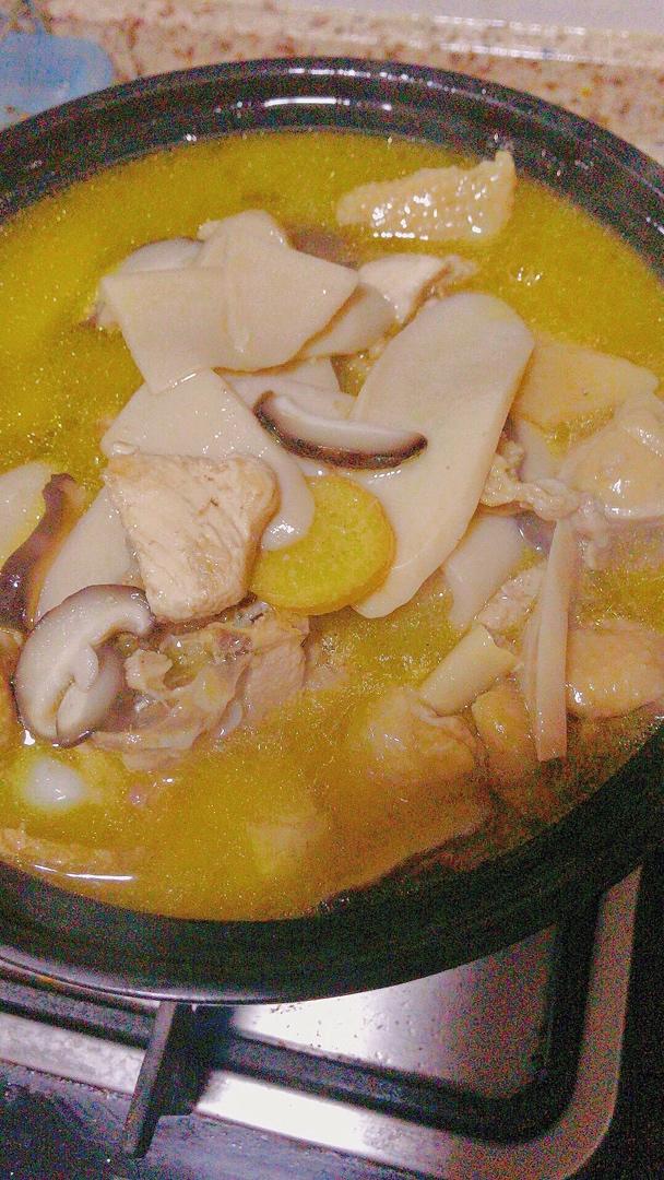 香菇炖鸡汤
