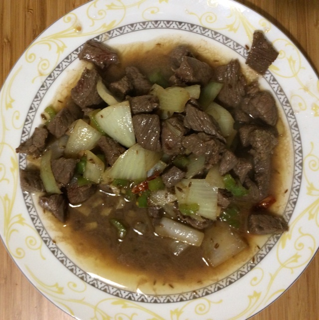 孜然洋葱炒牛肉粒