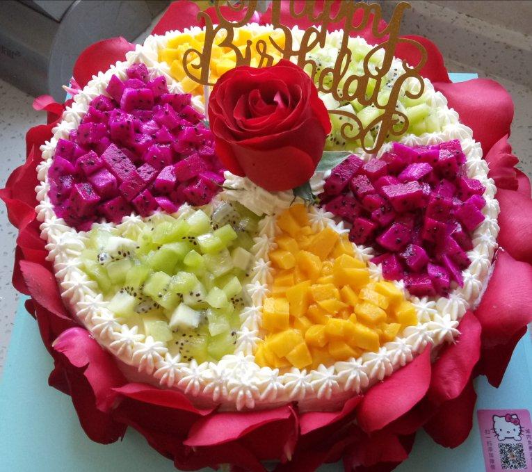 浪漫玫瑰花瓣蛋糕