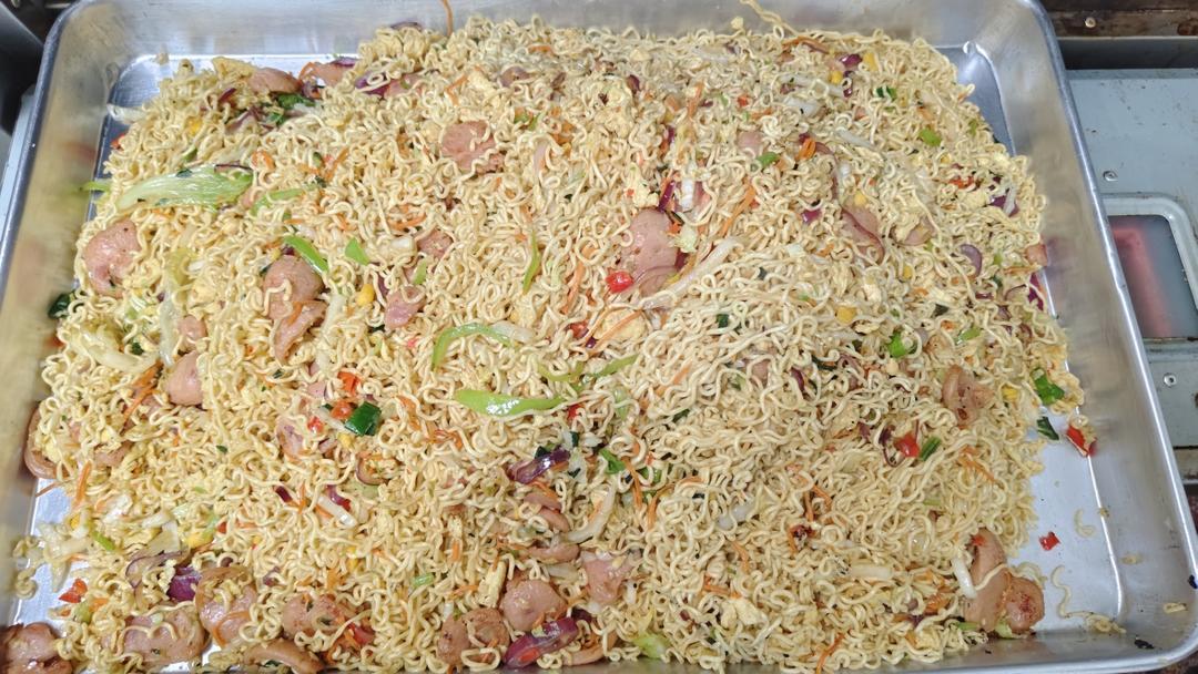 路边摊风味炒方便面