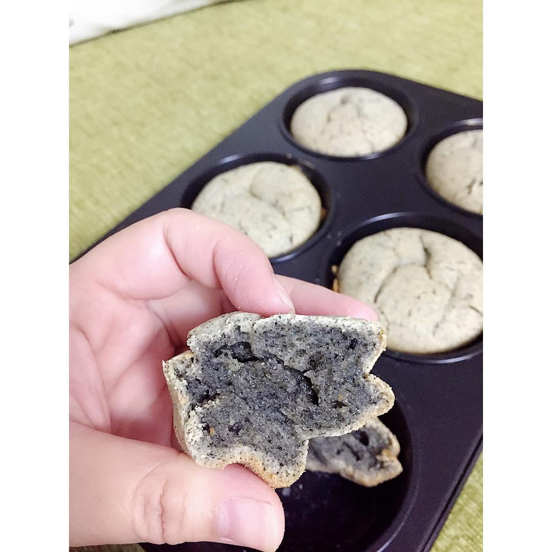 软糯香甜的黑芝麻糯米蛋糕