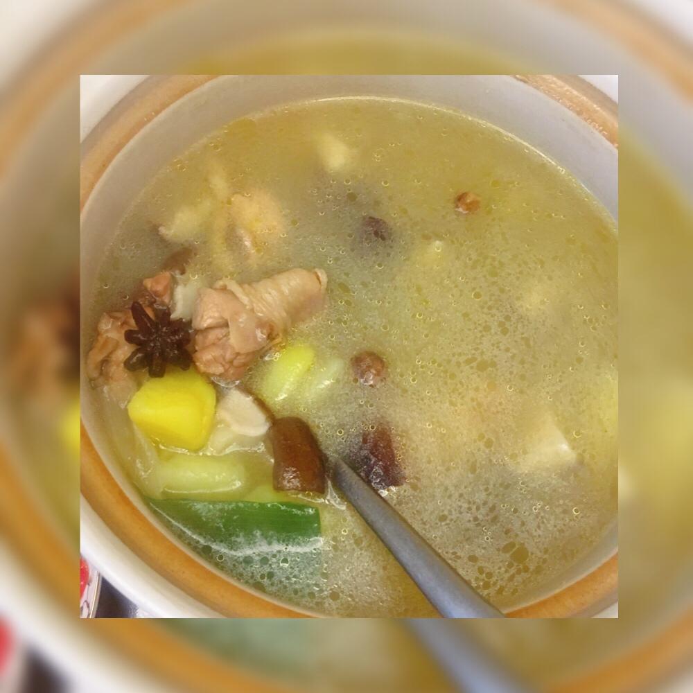 香菇炖鸡汤