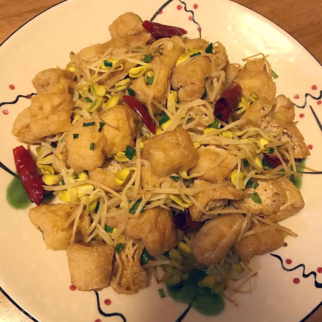 黄豆芽炒油豆腐