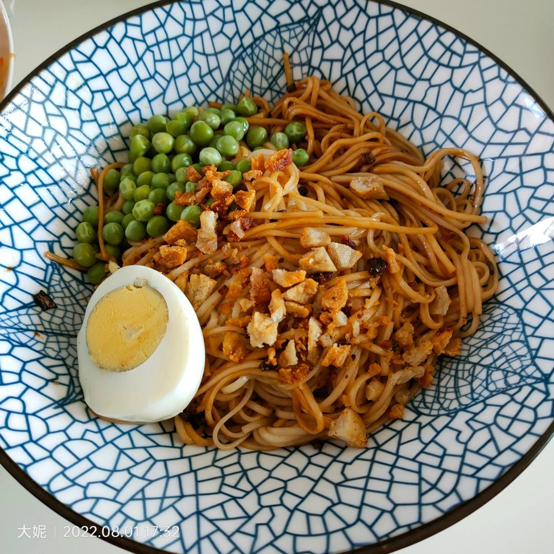 杭州最地道的油渣葱油拌面